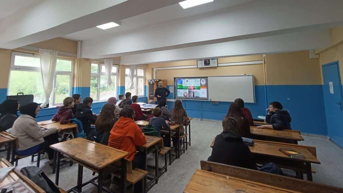 Okulumuz Öğrencilerine Bağımlılık Konusunda Bilgilendirme Yapıldı